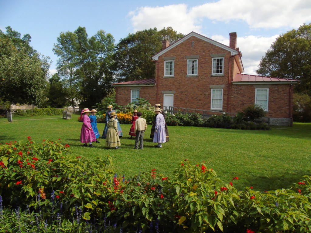 children_in_garden_ul